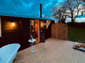 Luxury cabin, outdoor bath, view across the fields